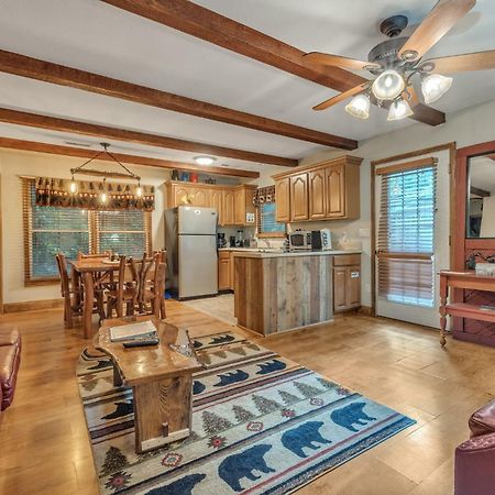 Treehouse Between Gatlinburg And Pigeon Forge. Pet Friendly! Esterno foto