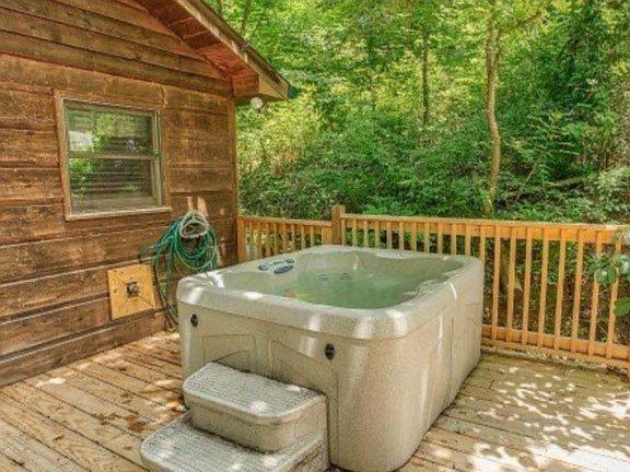 Treehouse Between Gatlinburg And Pigeon Forge. Pet Friendly! Esterno foto