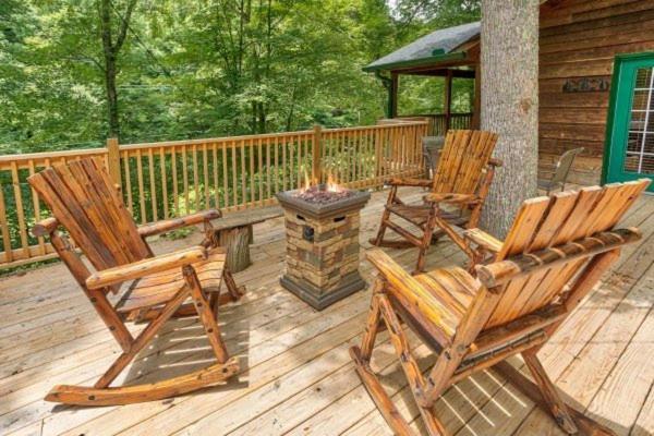 Treehouse Between Gatlinburg And Pigeon Forge. Pet Friendly! Esterno foto
