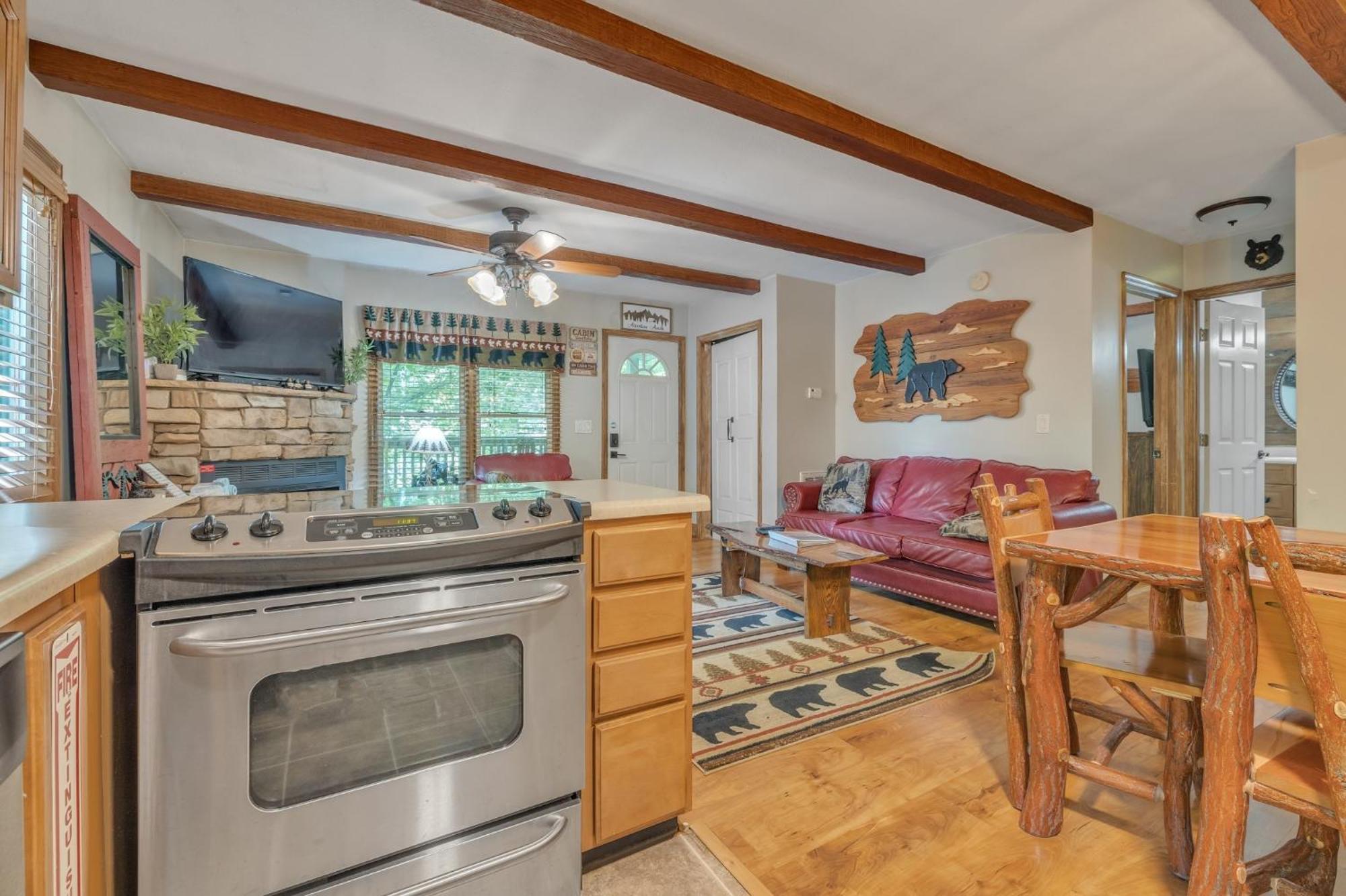 Treehouse Between Gatlinburg And Pigeon Forge. Pet Friendly! Esterno foto