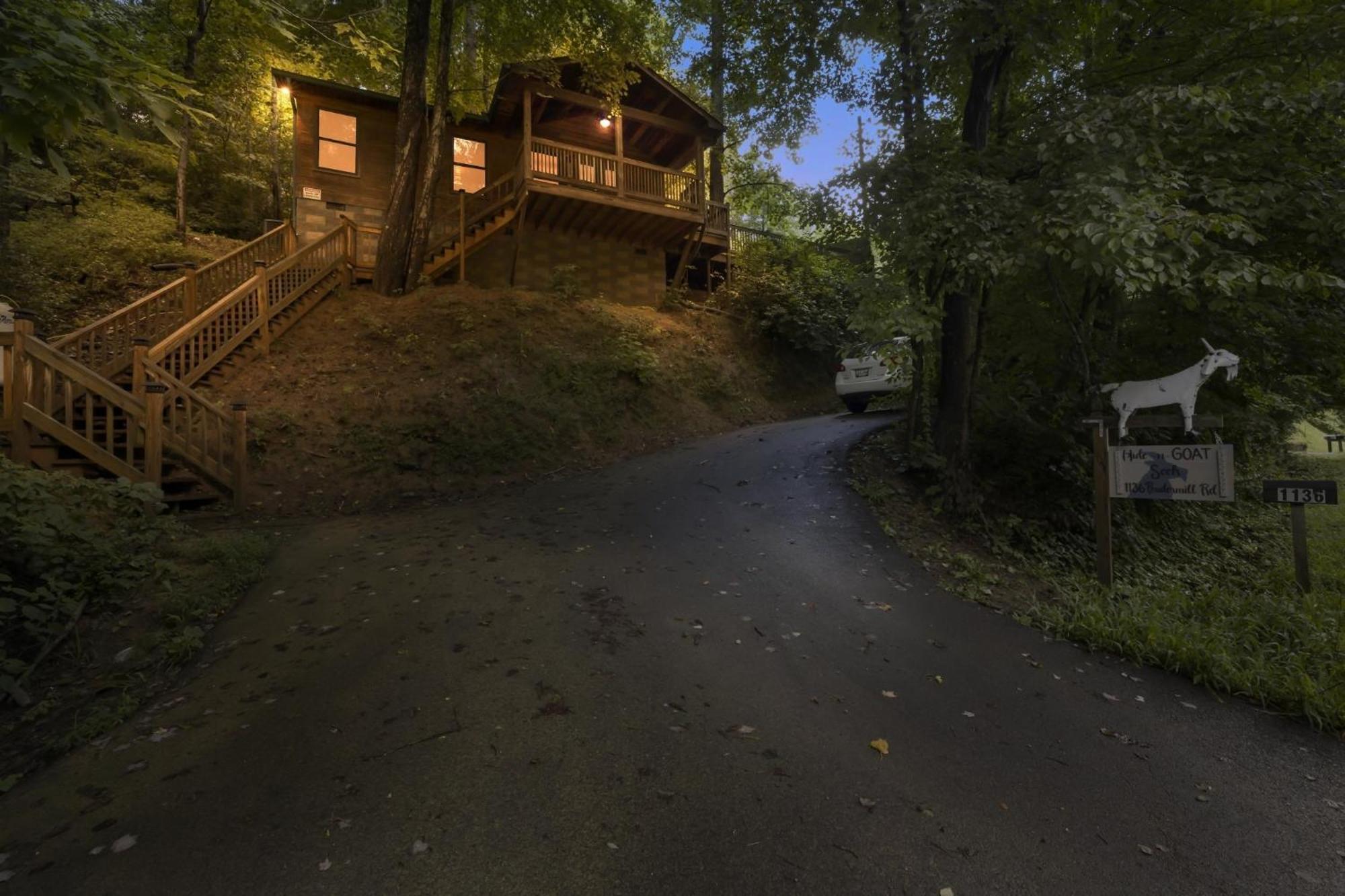 Treehouse Between Gatlinburg And Pigeon Forge. Pet Friendly! Esterno foto